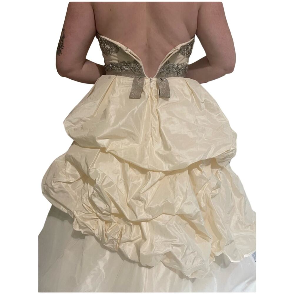 Victor Harper wedding gown 109 - Picture 12 of 13